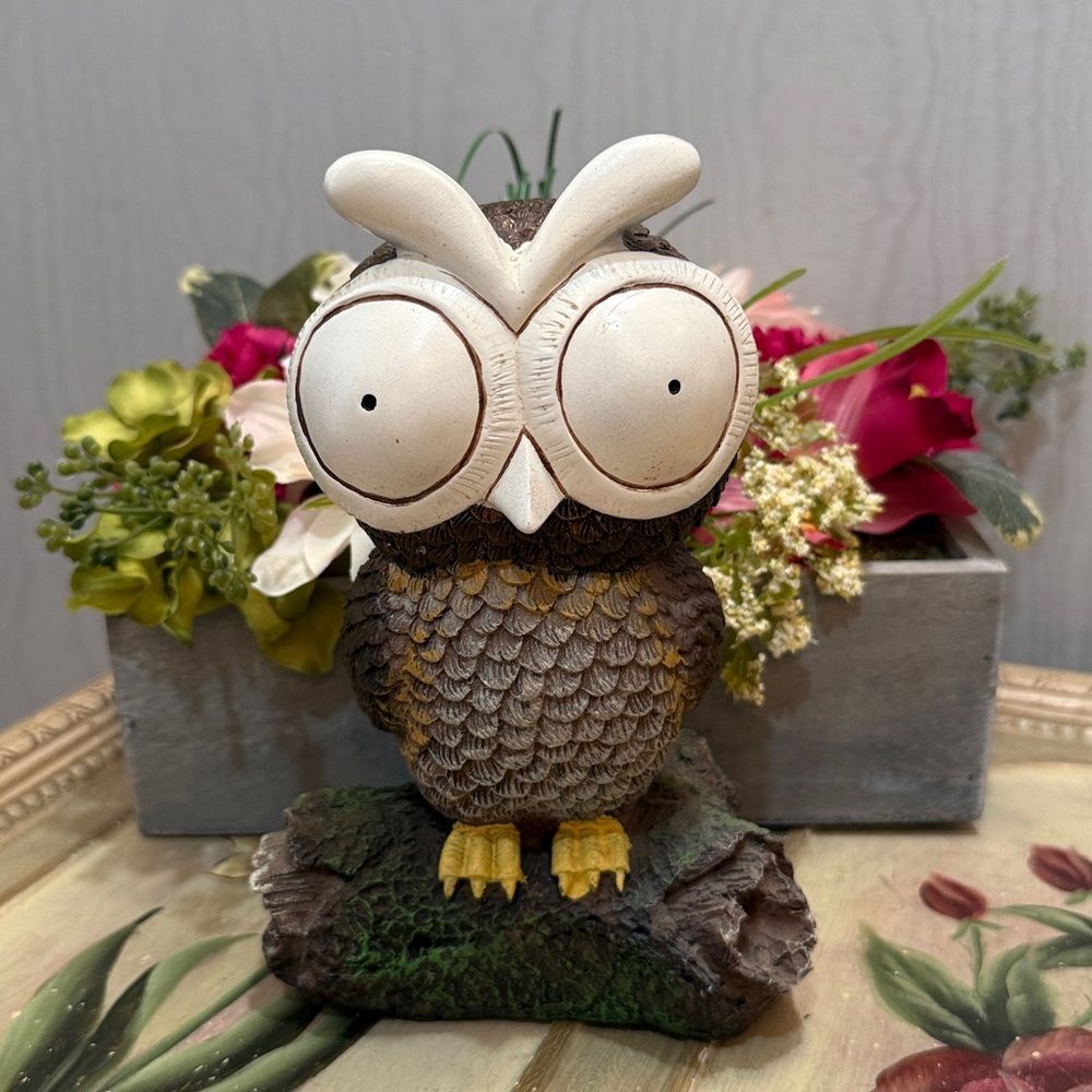 Accents Unlimited Resin Big Eyed Owl Figurine Retro Cottagecore Decor 2012